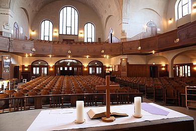 Innenansicht der Philippuskirche vom Altar aus