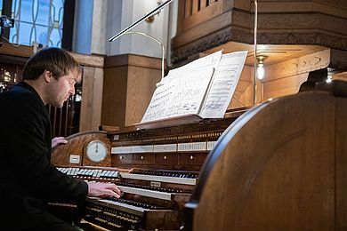 Daniel Beilschmidt an der Philippusorgel