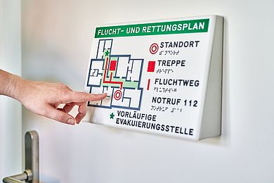 Flucht- und Rettungsplan mit Brailleschrift