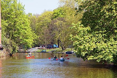 Kanus auf dem Karl-Heine-Kanal in Leipzig
