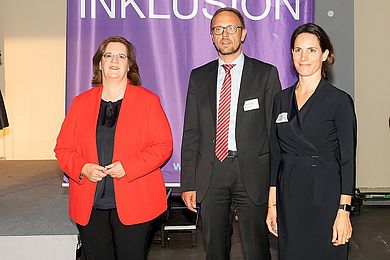 Parlamentarische Staatssekretärin Kerstin Griese mit Tobias Schmidt (Hauptgeschäftsführer BBW-Leipzig-Gruppe) und Tanja Ergin (Geschäftsführerin BAG BBW).